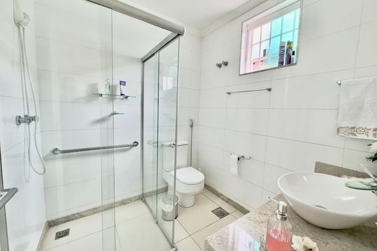 Banheiro de casa à venda com 5 quartos, 360m² em Planalto, Belo Horizonte