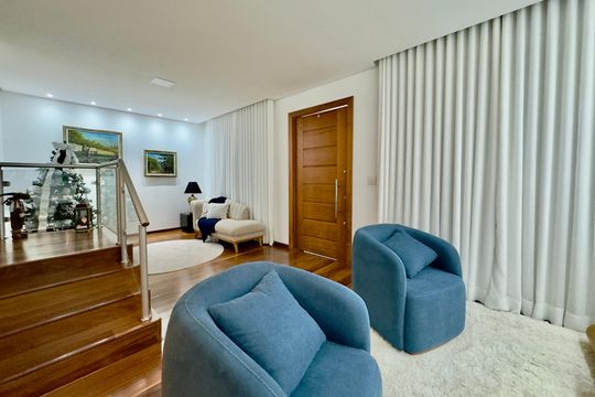 Sala de casa à venda com 5 quartos, 360m² em Planalto, Belo Horizonte