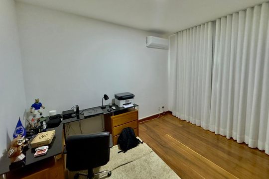 Quarto de casa à venda com 5 quartos, 360m² em Planalto, Belo Horizonte