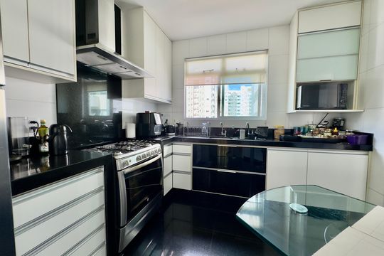 Cozinha de apartamento à venda com 4 quartos, 276m² em Funcionários, Belo Horizonte