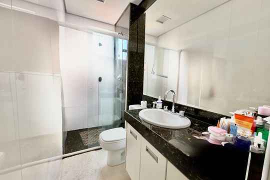 Banheiro de apartamento à venda com 4 quartos, 276m² em Funcionários, Belo Horizonte