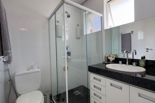 Banheiro de apartamento à venda com 4 quartos, 276m² em Funcionários, Belo Horizonte