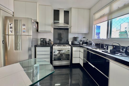 Cozinha de apartamento à venda com 4 quartos, 276m² em Funcionários, Belo Horizonte