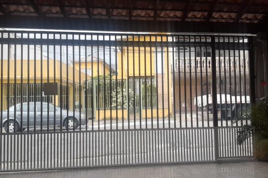 Garagem de casa à venda com 3 quartos, 150m² em Vila Tolstoi, São Paulo