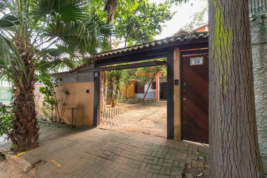 Fachada de casa à venda com 3 quartos, 245m² em Alto da Lapa, São Paulo