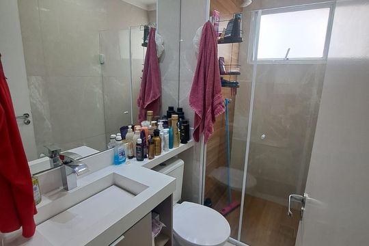 Banheiro de apartamento para alugar com 2 quartos, 46m² em Quitaúna, Osasco