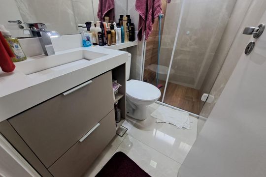 Banheiro de apartamento para alugar com 2 quartos, 46m² em Quitaúna, Osasco
