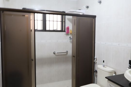 Banheiro de casa à venda com 5 quartos, 200m² em Vila Alpina, São Paulo