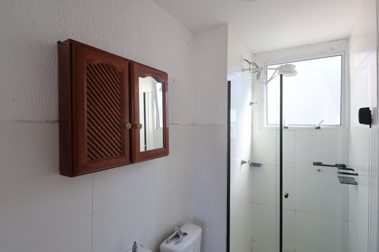Banheiro de apartamento à venda com 2 quartos, 60m² em Mato Grande, Canoas