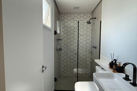 Banheiro de apartamento à venda com 2 quartos, 55m² em Rudge Ramos, São Bernardo do Campo
