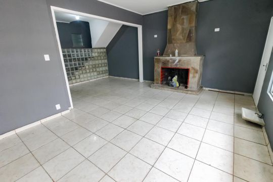 Sala  de casa para alugar com 4 quartos, 250m² em Vila Ernesto, São Paulo