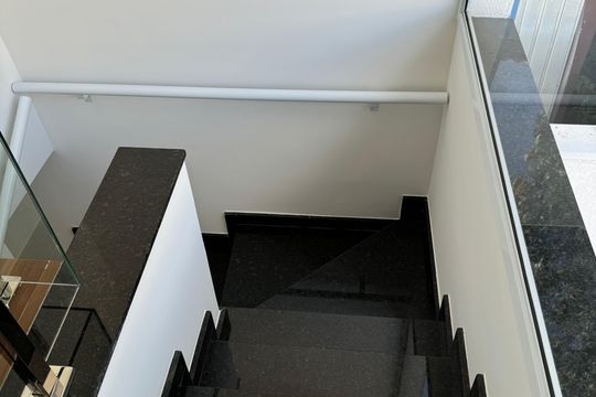 Escada de casa à venda com 3 quartos, 145m² em Bela Vista, Osasco