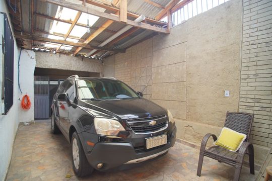 Garagem de casa à venda com 2 quartos, 190m² em Santos Dumont, São Leopoldo