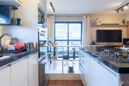 Cozinha de apartamento à venda com 2 quartos, 90m² em Moema, São Paulo