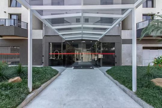 Fachada de apartamento à venda com 2 quartos, 90m² em Moema, São Paulo