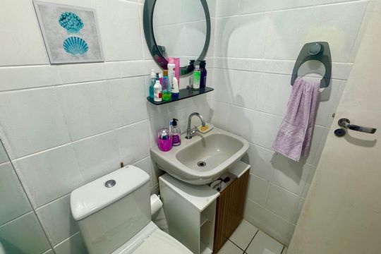 Banheiro de apartamento à venda com 2 quartos, 58m² em Jardim Vila Galvao, Guarulhos