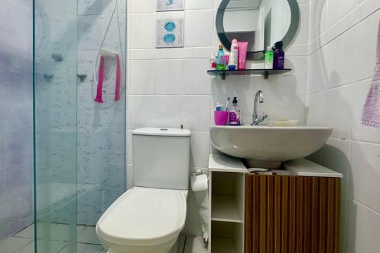 Banheiro de apartamento à venda com 2 quartos, 58m² em Jardim Vila Galvao, Guarulhos