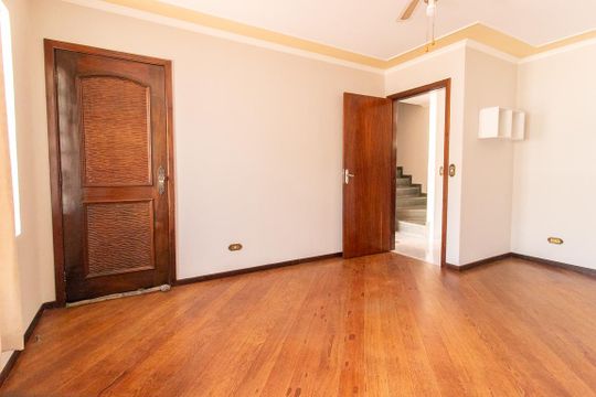 Sala de casa à venda com 3 quartos, 140m² em Cajuru, Curitiba