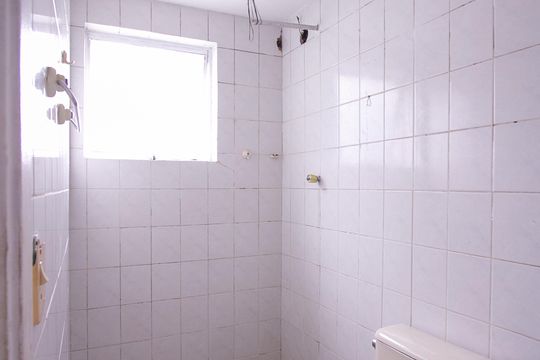 Banheiro de apartamento para alugar com 2 quartos, 57m² em Mutondo, São Gonçalo
