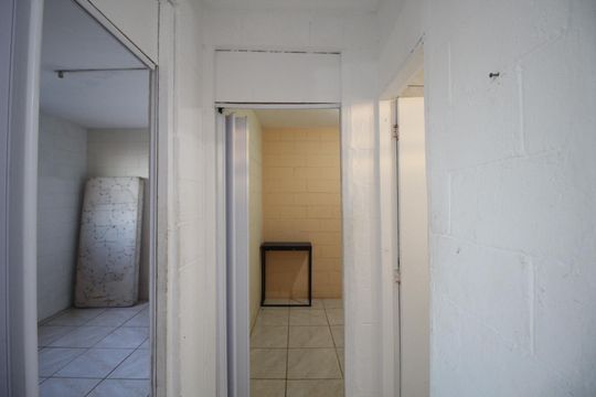 Corredor de apartamento à venda com 2 quartos, 46m² em Rubem Berta, Porto Alegre