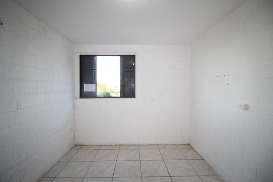 Apartamento à venda com 2 quartos, 46m² em Rubem Berta, Porto Alegre