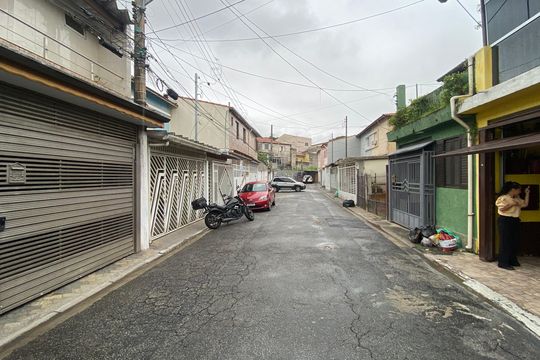 Vista da Rua de casa à venda com 2 quartos, 200m² em Vila Constança, São Paulo