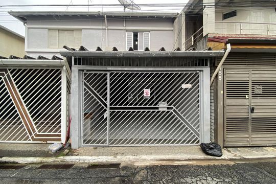 Fachada de casa à venda com 2 quartos, 200m² em Vila Constança, São Paulo