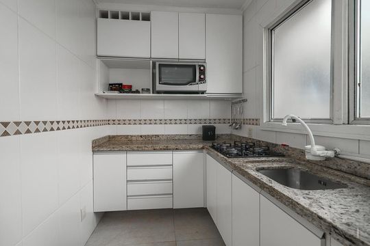 Cozinha de apartamento à venda com 1 quarto, 49m² em Passo D’areia, Porto Alegre