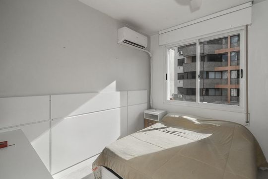 Quarto de apartamento à venda com 1 quarto, 49m² em Passo D’areia, Porto Alegre