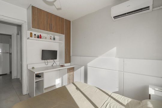 Quarto de apartamento à venda com 1 quarto, 49m² em Passo D’areia, Porto Alegre