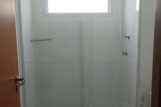 Banheiro de apartamento à venda com 2 quartos, 42m² em Jardim Esmeraldina, Campinas
