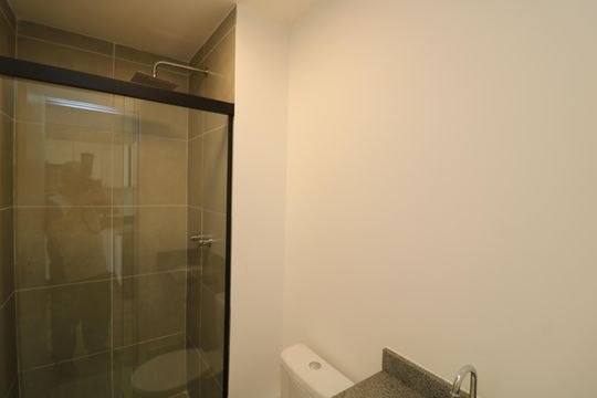 Banheiro de apartamento à venda com 1 quarto, 29m² em Vila Ema, São Paulo