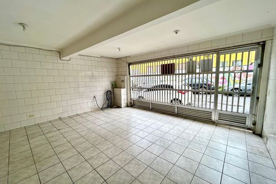 Garagem  de casa à venda com 3 quartos, 160m² em Jardim Moreira, Guarulhos