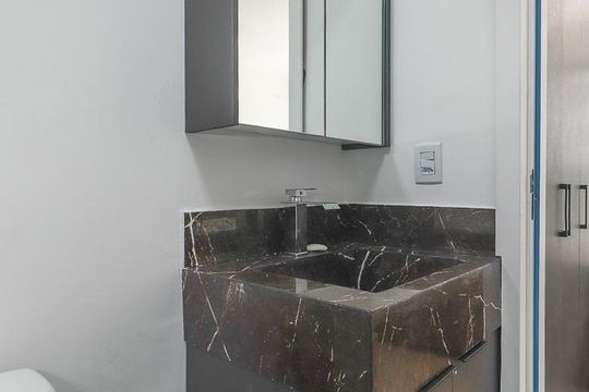 Banheiro de apartamento para alugar com 1 quarto, 34m² em Independência, Porto Alegre
