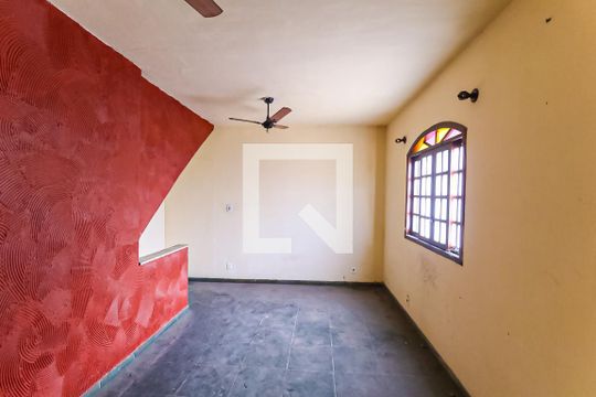 Sala de casa à venda com 7 quartos, 750m² em Pilares, Rio de Janeiro