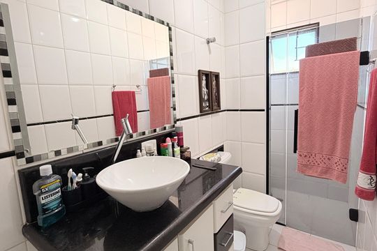 Banheiro Social de apartamento à venda com 2 quartos, 60m² em Vila Santana I, Jundiaí