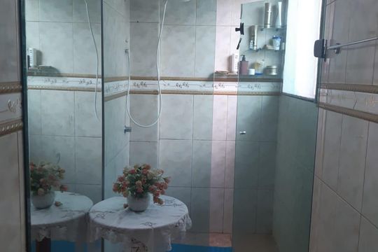 Banheiro de apartamento à venda com 1 quarto, 50m² em Petrópolis, Porto Alegre