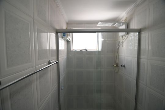Banheiro de apartamento à venda com 2 quartos, 84m² em Proenca, Campinas