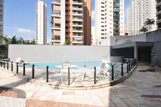 Piscina de apartamento para alugar com 4 quartos, 210m² em Vila Andrade, São Paulo