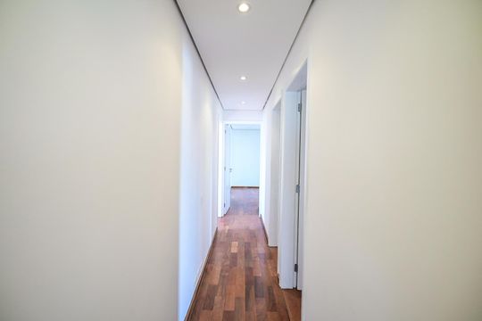 Corredor de apartamento para alugar com 4 quartos, 210m² em Vila Andrade, São Paulo