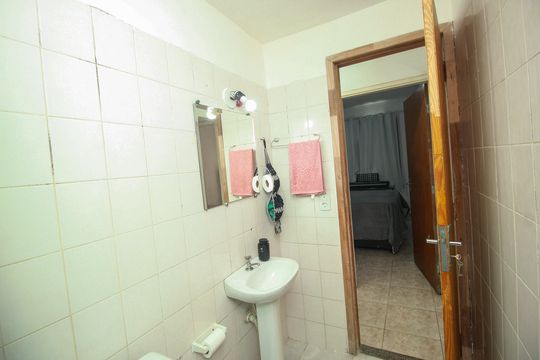 Banheiro de apartamento à venda com 3 quartos, 75m² em Jardim Santo André, Santo André