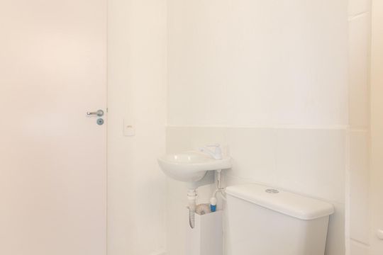 Banheiro de apartamento para alugar com 2 quartos, 60m² em Guaratiba, Rio de Janeiro