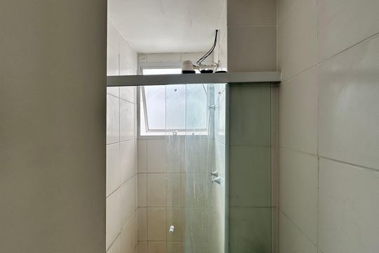 Banheiro de apartamento à venda com 2 quartos, 43m² em Recreio dos Bandeirantes, Rio de Janeiro