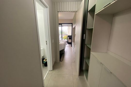 Corredor de apartamento à venda com 1 quarto, 42m² em Vila Cordeiro, São Paulo