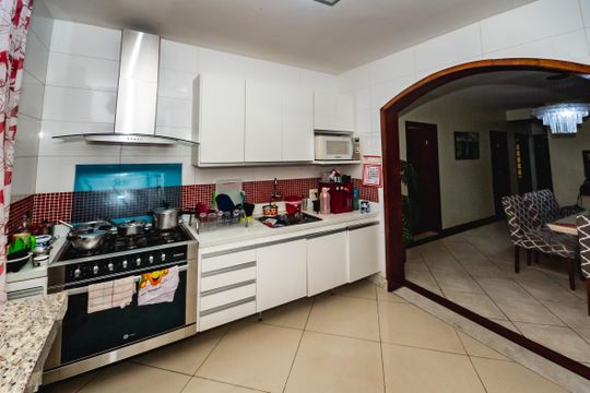 Casa para alugar com 4 quartos, 365m² em São João Batista, Belo Horizonte