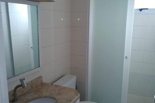 Banheiro de apartamento à venda com 2 quartos, 54m² em Vila Alzira, Santo André