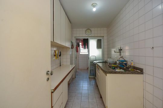 Cozinha de apartamento à venda com 3 quartos, 77m² em Vila Sofia, São Paulo