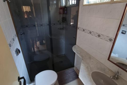 Banheiro de casa à venda com 3 quartos, 184m² em Jardim Jamaica, Santo André