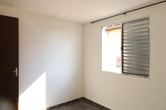 Quarto 1 de apartamento para alugar com 2 quartos, 60m² em Guaianases, São Paulo