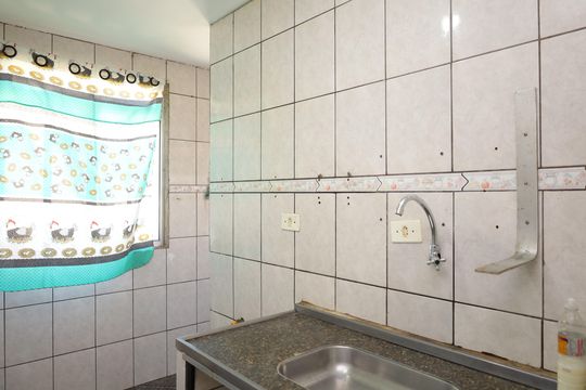 Cozinha de apartamento para alugar com 2 quartos, 60m² em Guaianases, São Paulo